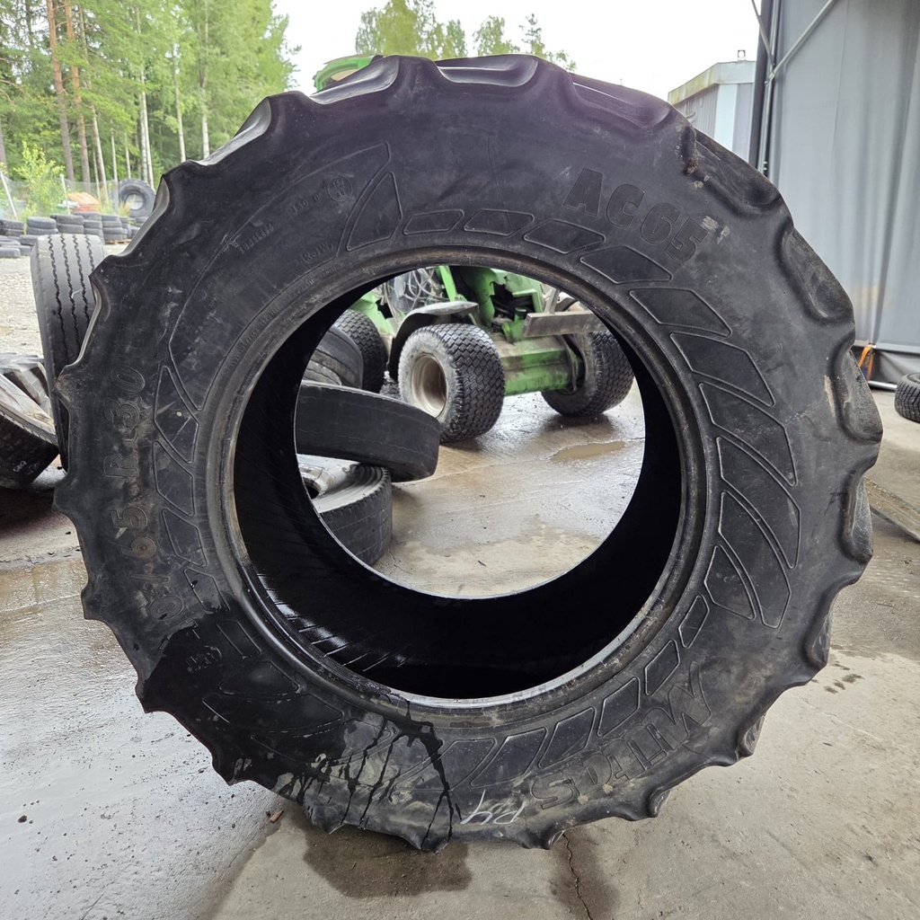 540/65R30 150D/153A8 Mitas AC65 Käytetty rengas DOT-17  17mm (Tubeless)