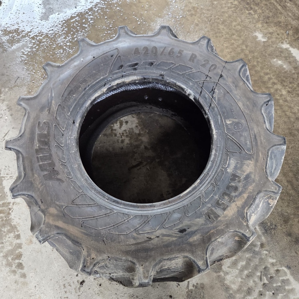 420/65R20 125D/128A8 Mitas AC65N Käytetty rengas DOT-18 22mm (Tubeless, Laitakulunut)