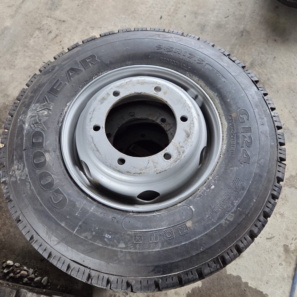 9.5R17.5 129/127M GoodYear G124 Ajamattomat KA-rengas Ohjaava DOT-05 Vanteella 6x245 / 202 / 6x17.5"