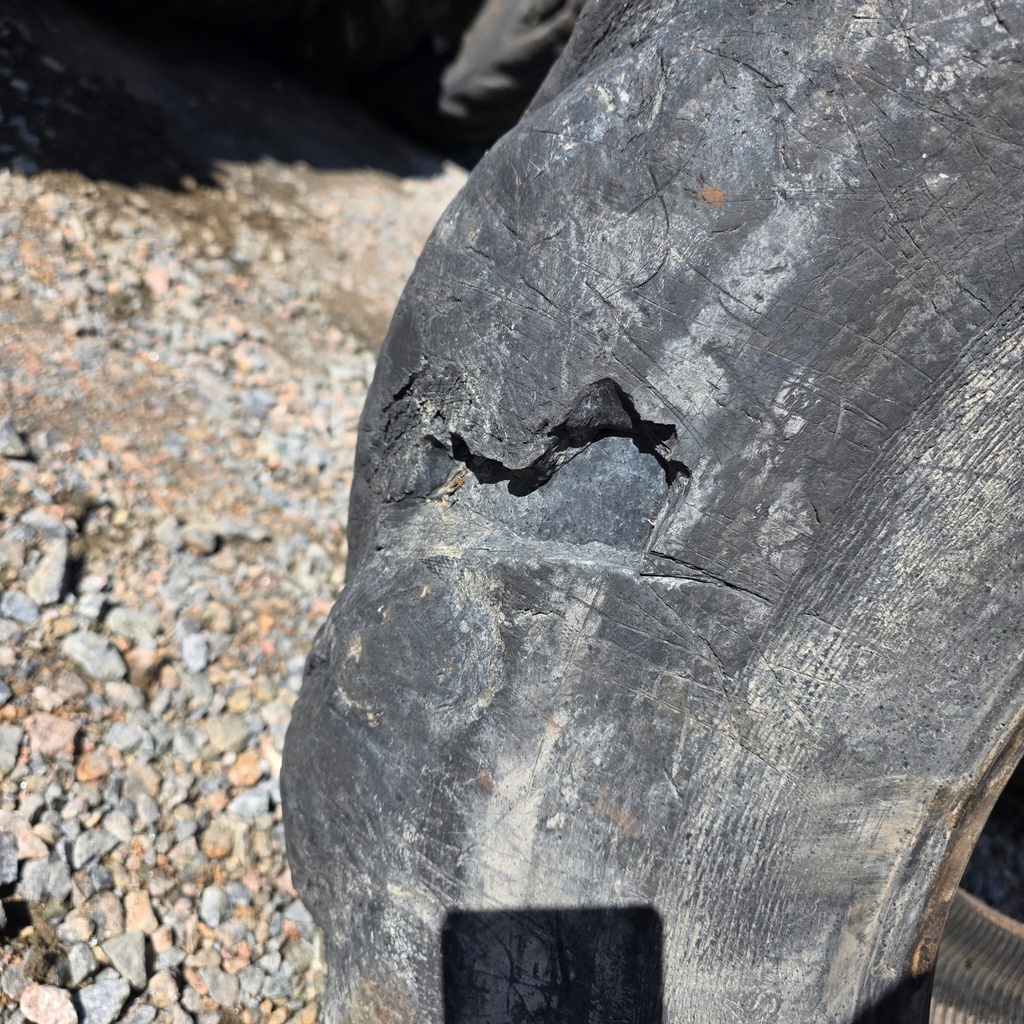 710/45-26.5 20pr NOKIAN FOREST KING F2 Käytetty Metsäkonerengas DOT-14 15mm  (nr.11)