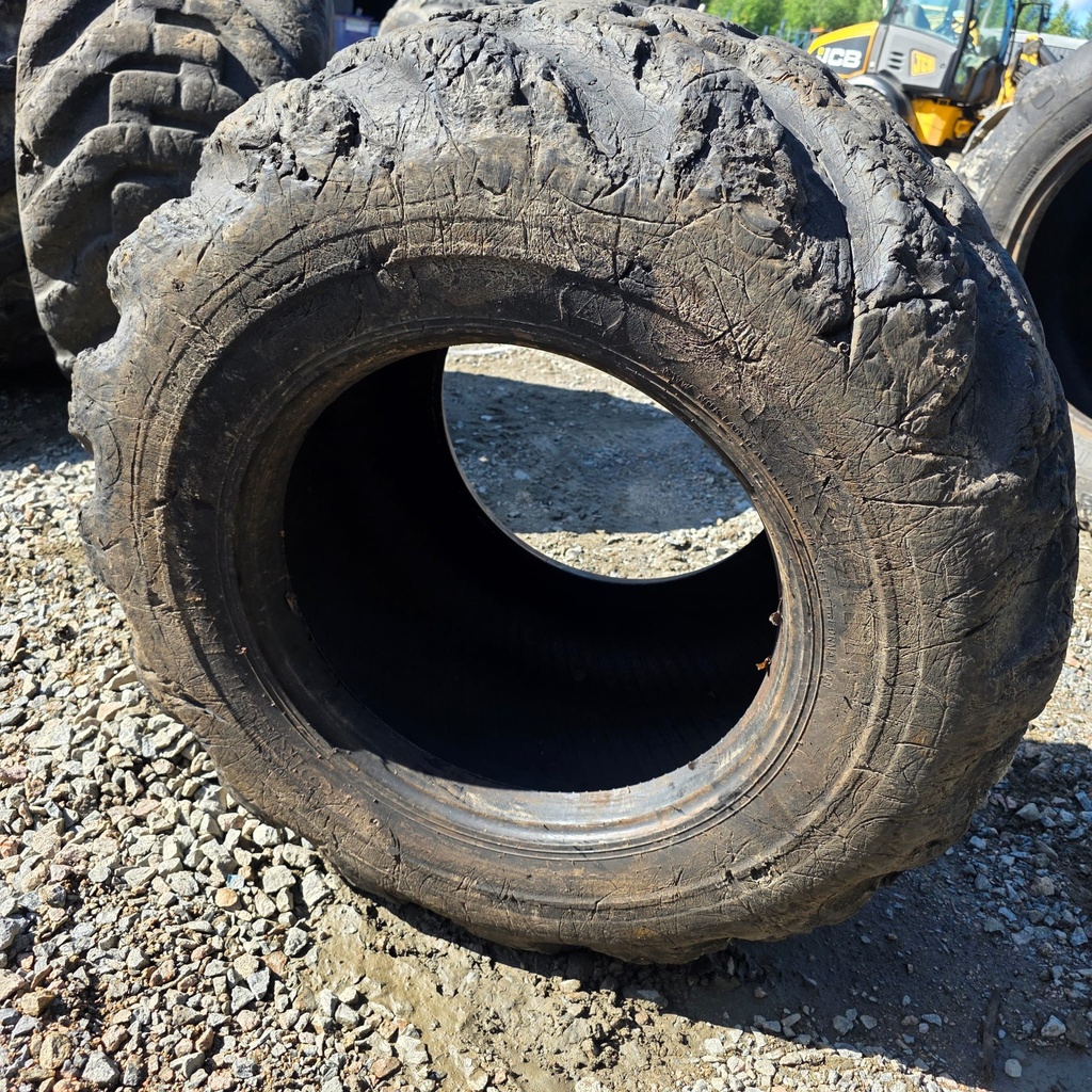 710/45-26.5 20pr NOKIAN FOREST KING F2 Käytetty Metsäkonerengas DOT-14 15mm  (nr.11)