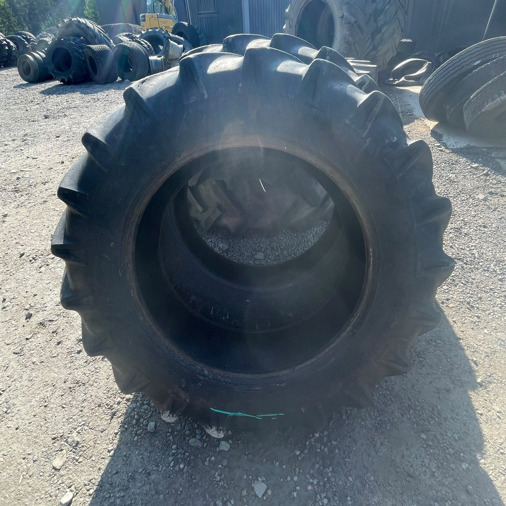 14.9-30 6PR Nokia Tractor Käytetty rengas 19mm (Vanteilta purettu ilmat sisällä, Vanhat, pykineet/halkeilleet) EI TAKUUTA