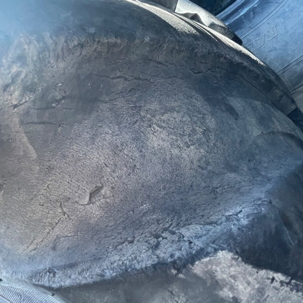 650/45-22.5 IND 166A8 Nokian Excavator  Käytetty rengas DOT-18  23mm  (Asennus sisärenkaalla)