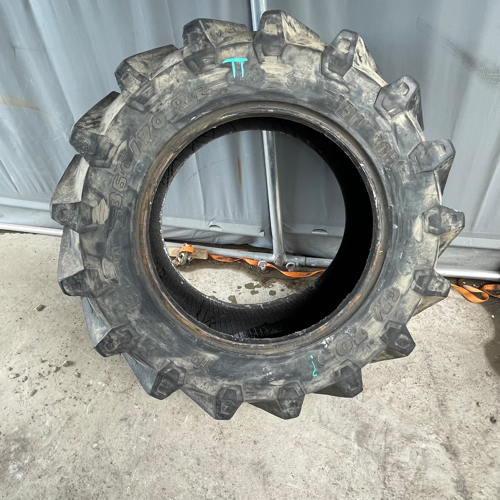 360/70R24 122A8 Trelleborg TM700  Käytetty rengas DOT-14  31mm (Asennus sisärenkaalla, Kyljessä hankauma jälkeä, Ei vaikuta käyttöön)