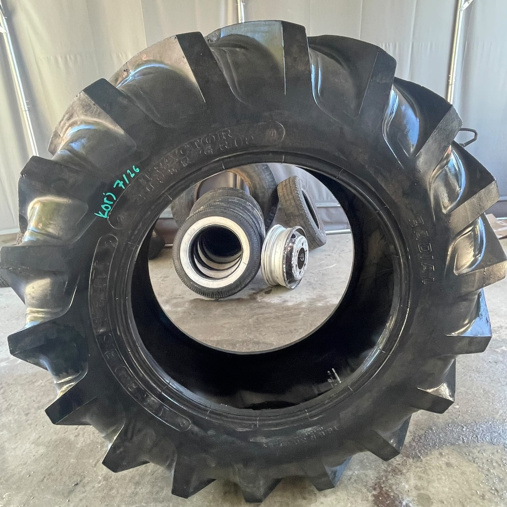 420/85R30 (16.9R30) 137A8 Vredestein Tractor Super Grip Käytetty rengas 29mm (Vanha, Paisto korjattu)