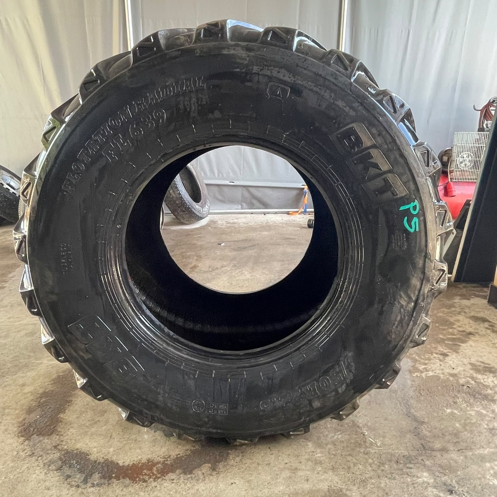 600/50R22.5 159D BKT Flotation Radial FL 639 Käytetty rengas DOT-17 14mm  (Korjattu, Asennus sisärenkaalla)