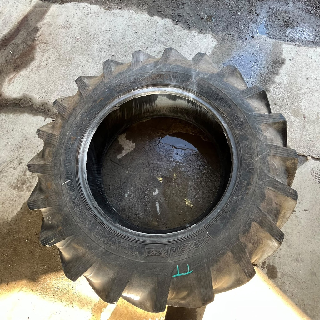 460/85R38 (18.4R38) 146A8 Vredestein Tractor Super Grip Käytetty rengas 29mm (Kuivumaa, Vanha, Asennus sisärenkaalla)