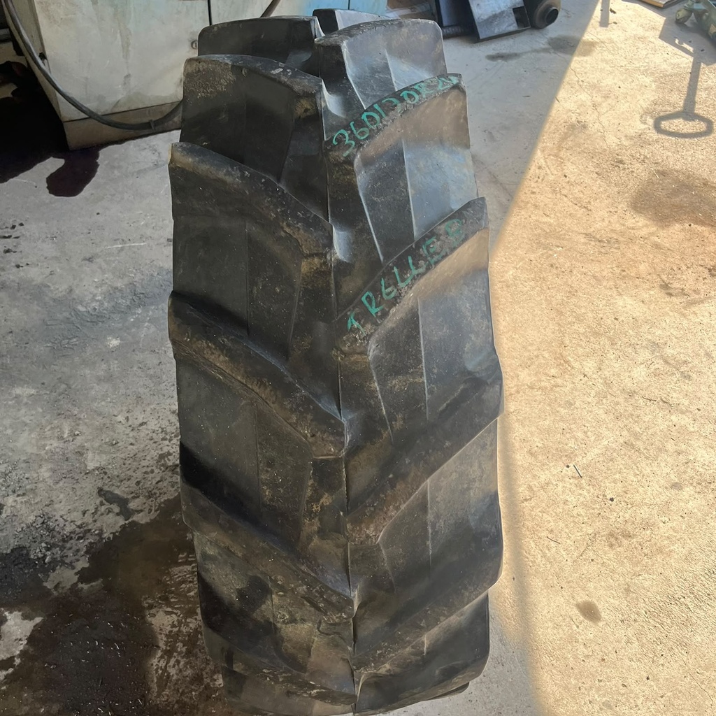 360/70R24 122A8 Trelleborg TM700  Käytetty rengas DOT-14  31mm (Asennus sisärenkaalla, Kyljessä hankauma jälkeä, Ei vaikuta käyttöön)