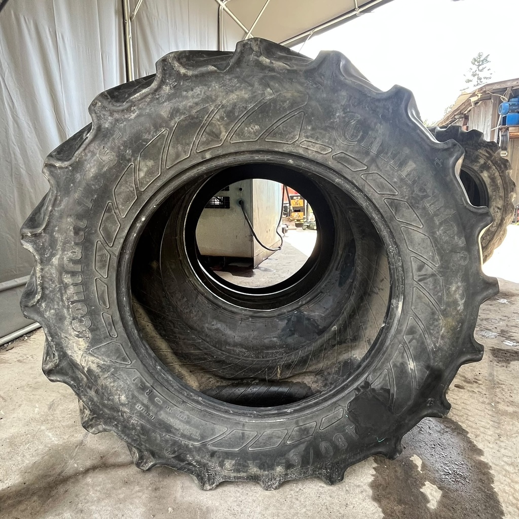 480/65R28 136D Continental Contract AC65 Käytetty rengas 30mm DOT-08 Tubeless (Paistokorjattu)