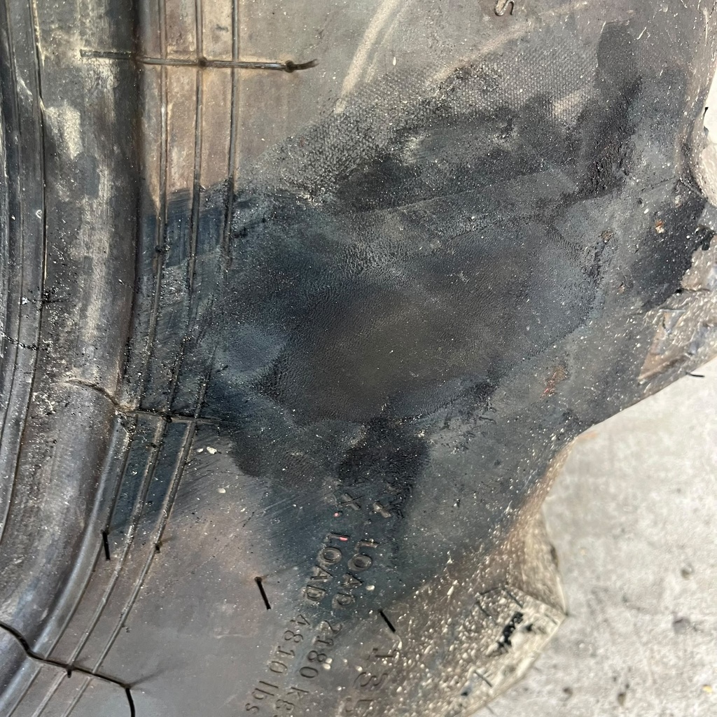 440/65R24 135D GRI Green XLR 65   Ajamaton rengas DOT-25 Tubeless (Kuljetus vaurio viilto kyljessä joka korjattu)