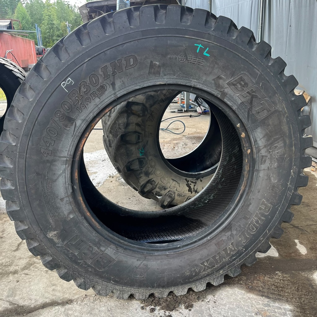 440/80R30 (16.9R30) 153D BKT Ridemax IT-696 Käytetty palapintarengas 18mm DOT-20