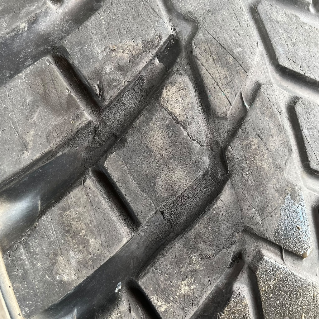 420/65R24 151A8 146D Nokian TRI 2  Käytetty palapintarengas 6mm DOT-07 Tubeless (Paistokorjattu)