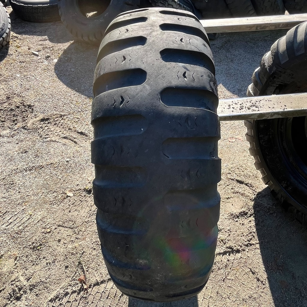 14.00-20 12PR Goodyear Military Käytetty KA-rengas trailer 6-9mm (Vanaha)