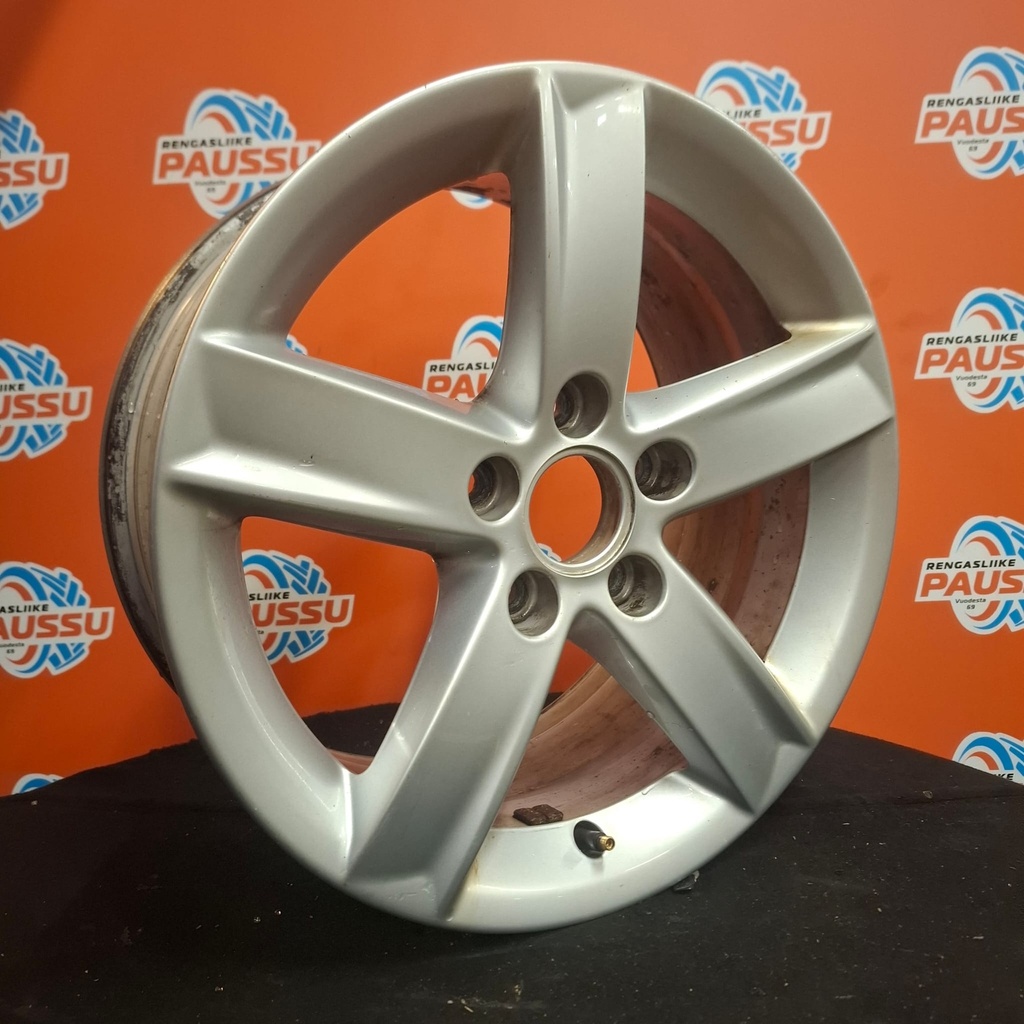 Käytetty VW vannesarja 5x112 ET 46 KR 66,5 7x16"