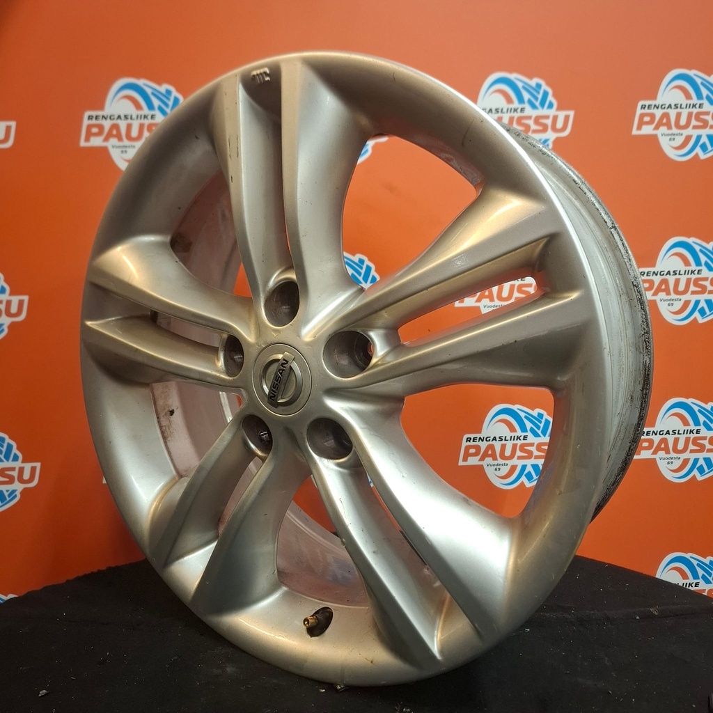 Käytetty NISSAN vannesarja 5x114,3 ET 40 KR 66,1 6.5x17"