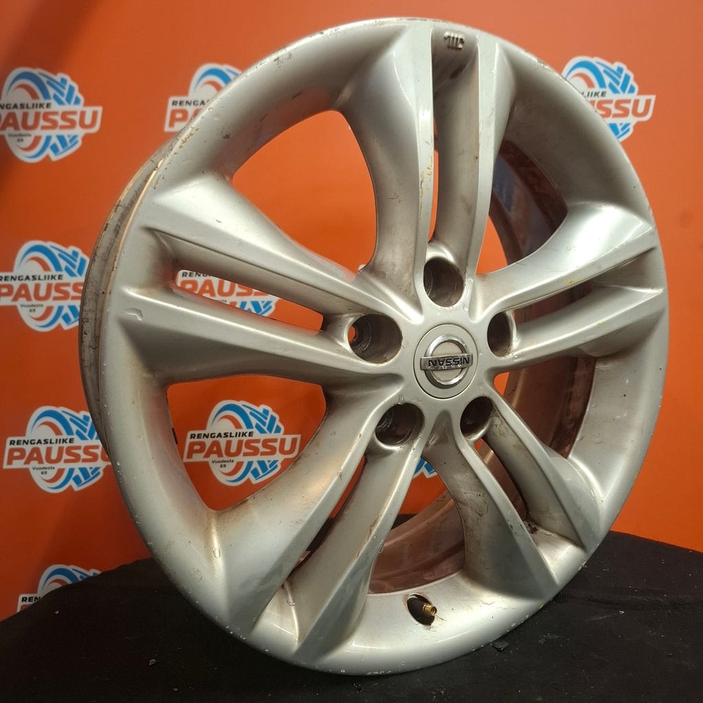 Käytetty NISSAN vannesarja 5x114,3 ET 40 KR 66,1 6.5x17"