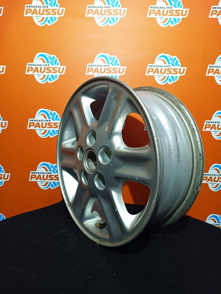 Käytetty vannesarja 5x114,3 ET 46 KR 64,1 5,5x15"