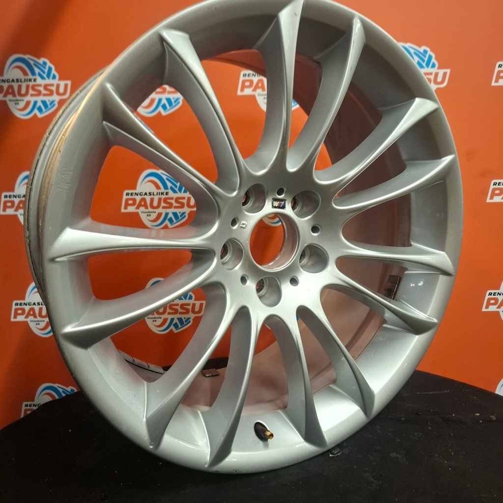 Käytetty BMW V-SPOKE 302 vannesarja 5x120 ET25 KR72,6  8,5x19"