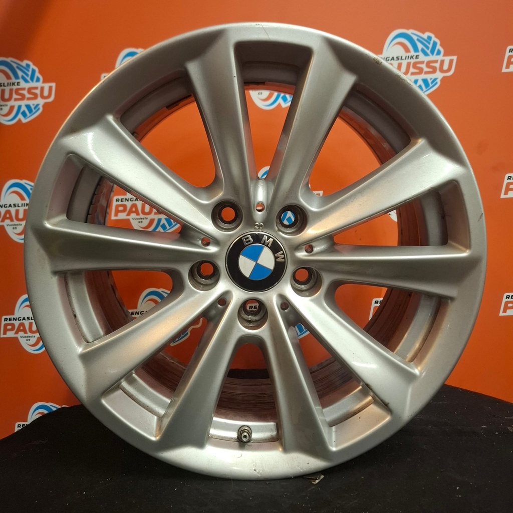 Käytetty BMW V-Spoke 236 vannesarja 5x120 ET30 KR72,6 8x17"