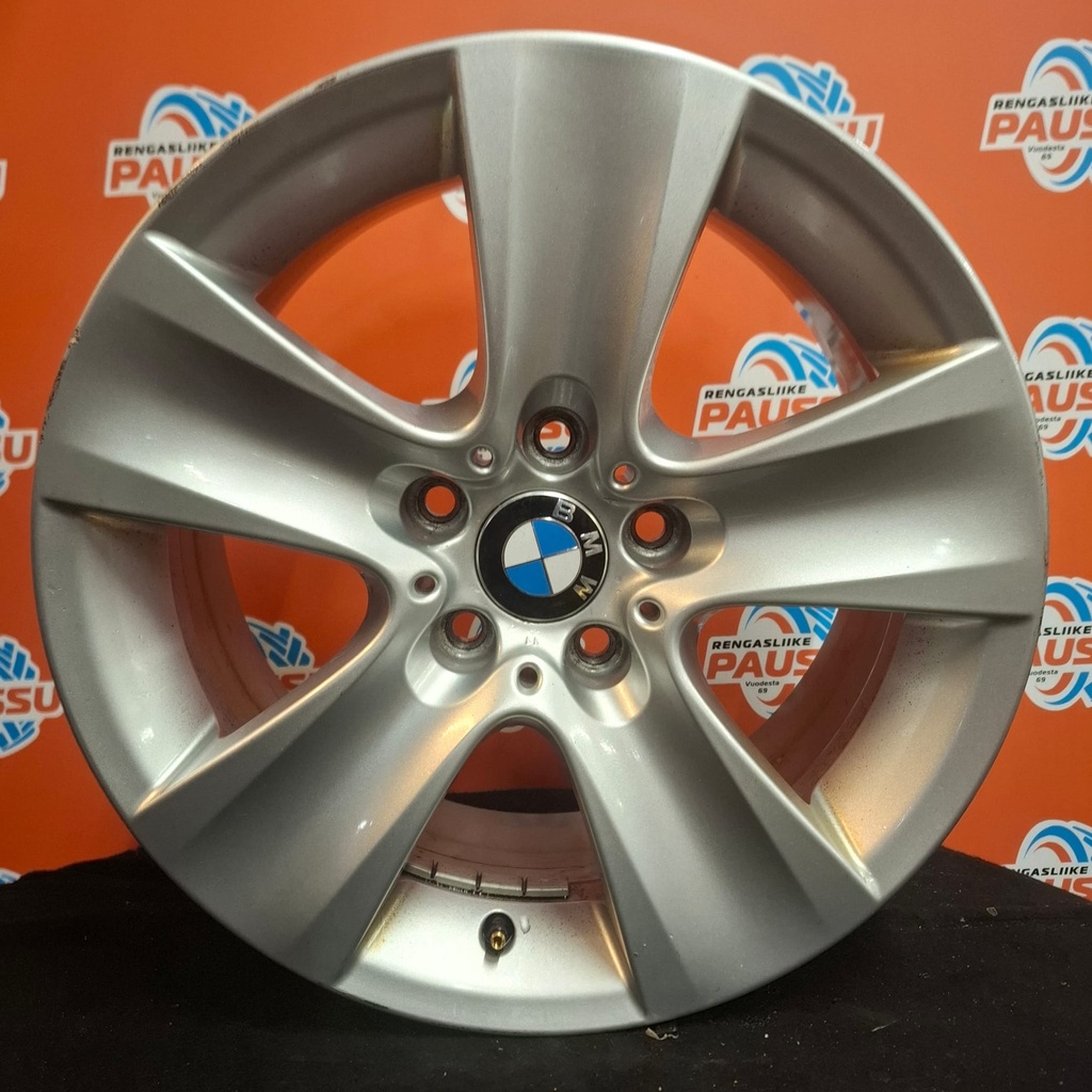 Käytetty BMW Style 327 vannesarja 5x120 ET30 KR72,6 8x17"
