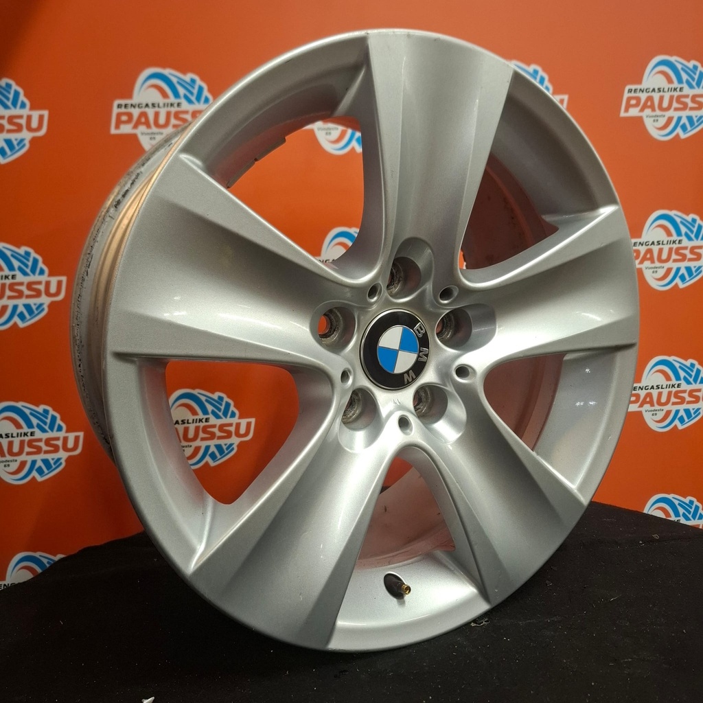Käytetty BMW Style 327 vannesarja 5x120 ET30 KR72,6 8x17"