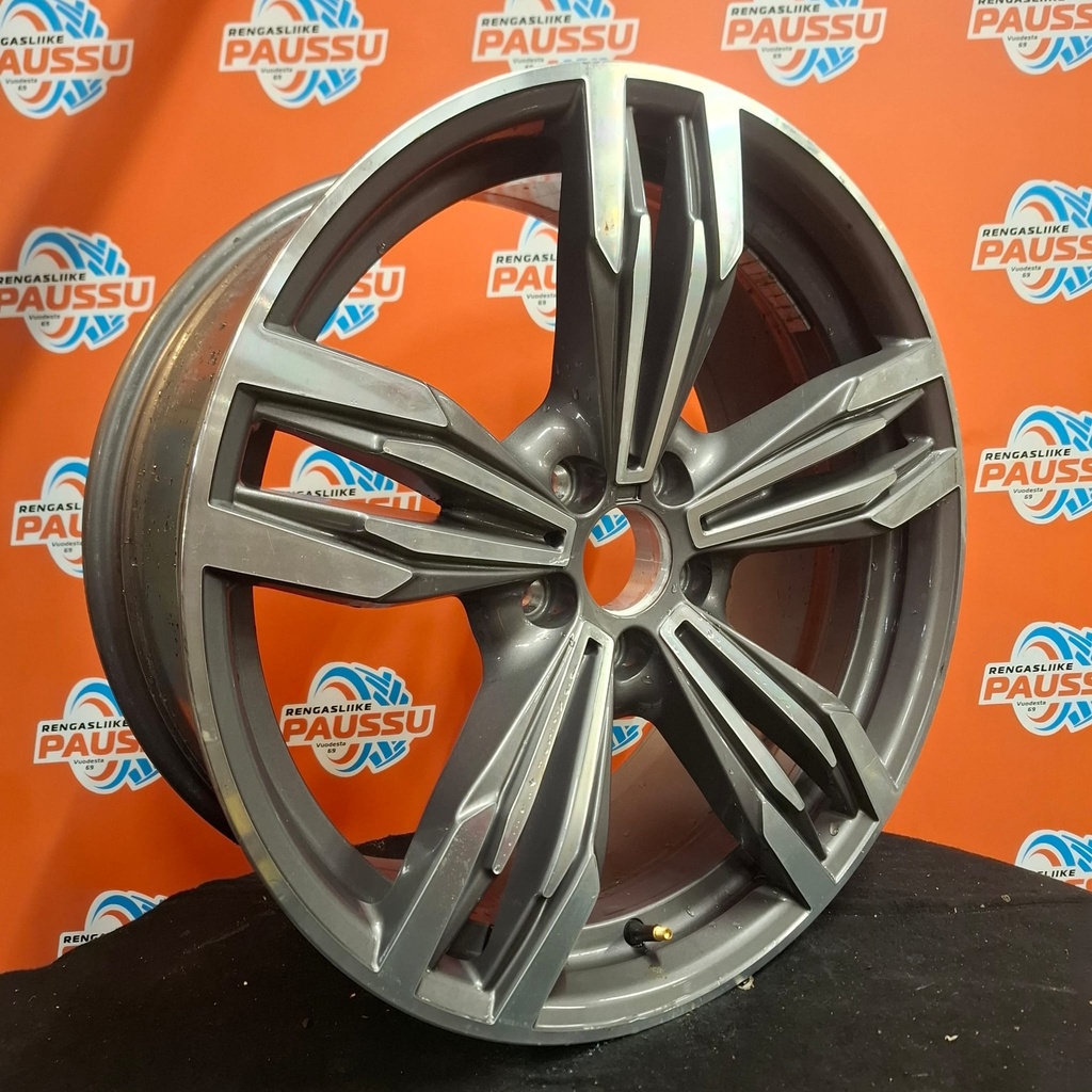 Käytetty WSP Italy M6 Style 433M vannesarja 5x120 ET33 8,5x20" ja ET44 9x20" KR72,6
