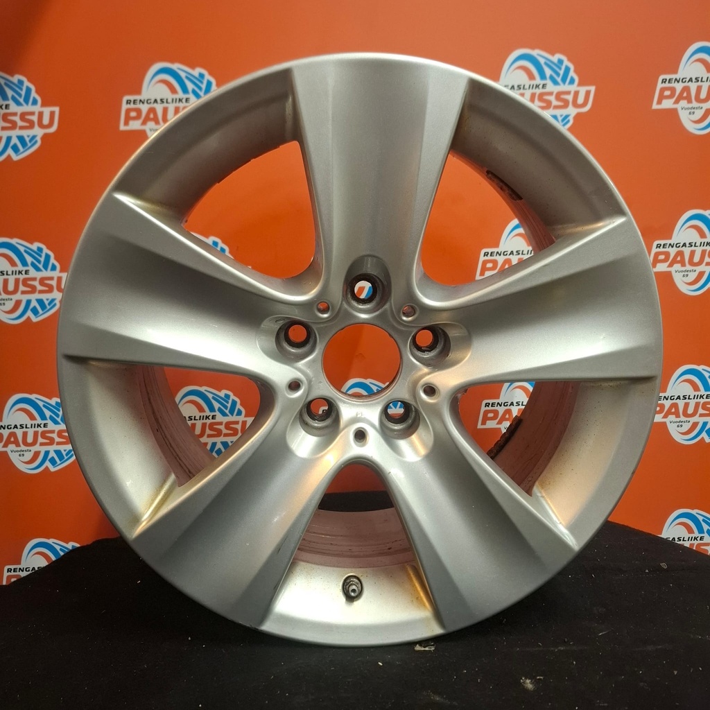 Käytetty BMW Style 327 vannesarja 5x120 ET30 KR72,6 8x17"