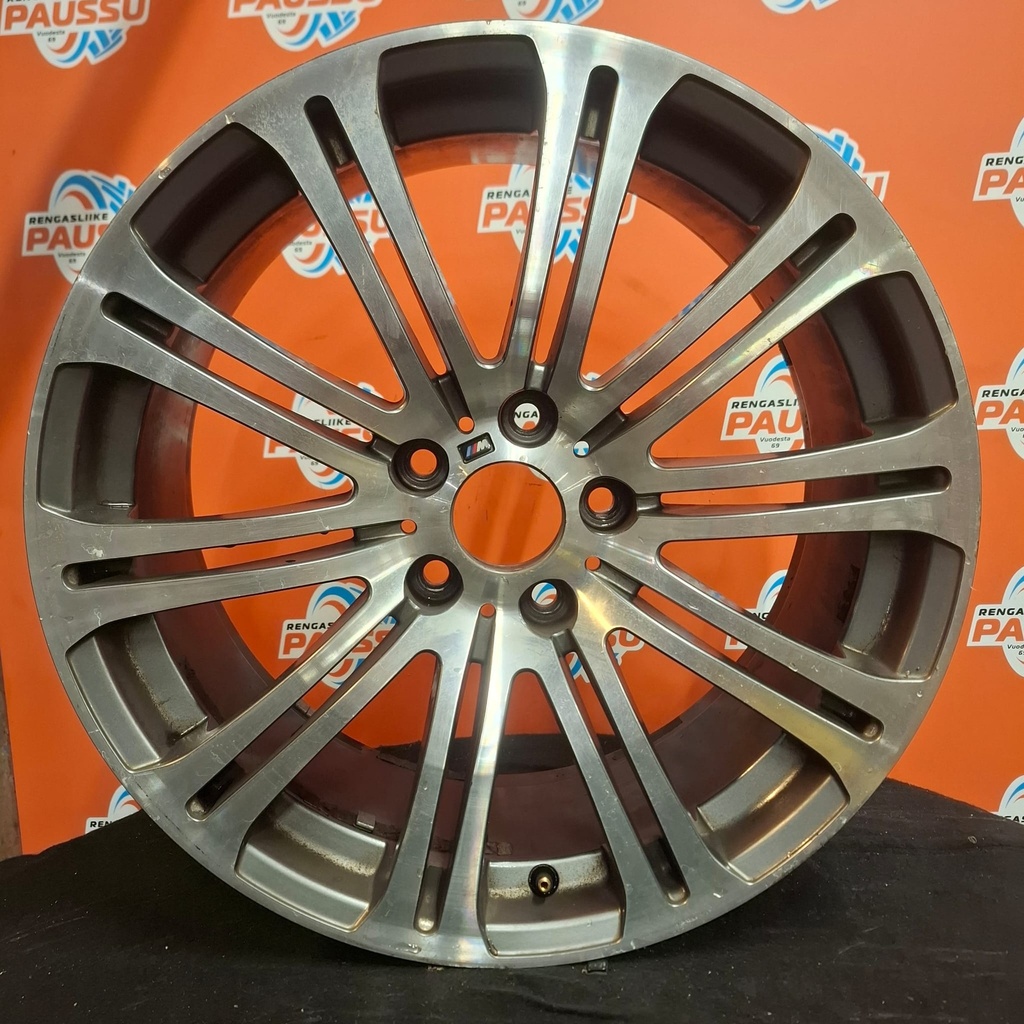 Käytetty BMW Style 220 Replica vannesarja 5x120 KR72,6 ET34 8x19" ja ET34 9x20"
