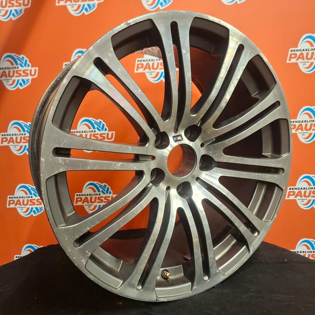 Käytetty BMW Style 220 Replica vannesarja 5x120 KR72,6 ET34 8x19" ja ET34 9x20"