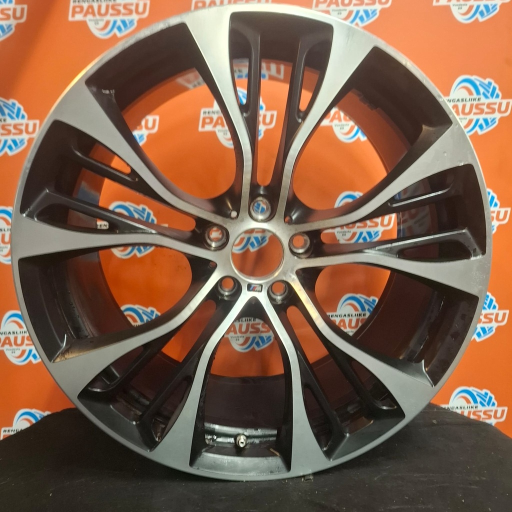Käytetty BMW Double Spoke 599M vannesarja 5x120 ET50 KR72,6 10x21"