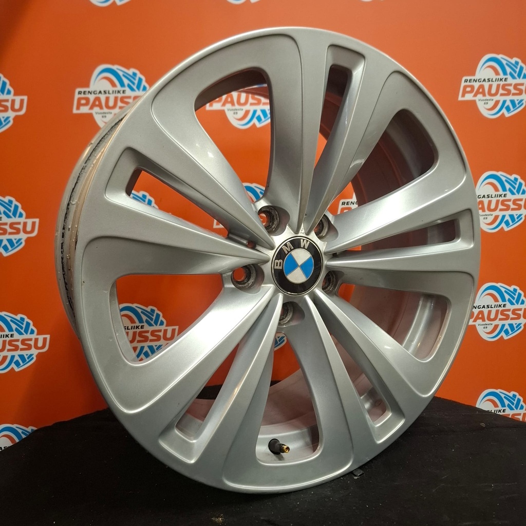 Käytetty BMW Style 234 Spoke vannesarja 5x120 ET30 KR72,6 8x18"