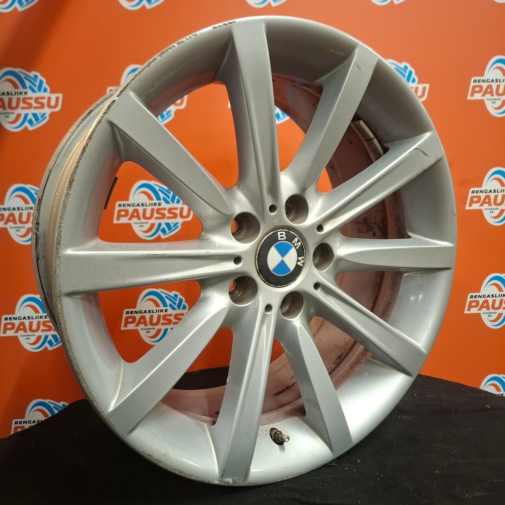 Käytetty BMW Star Spoke 365 vannesarja 5x120 ET30 KR72,6 8x18"
