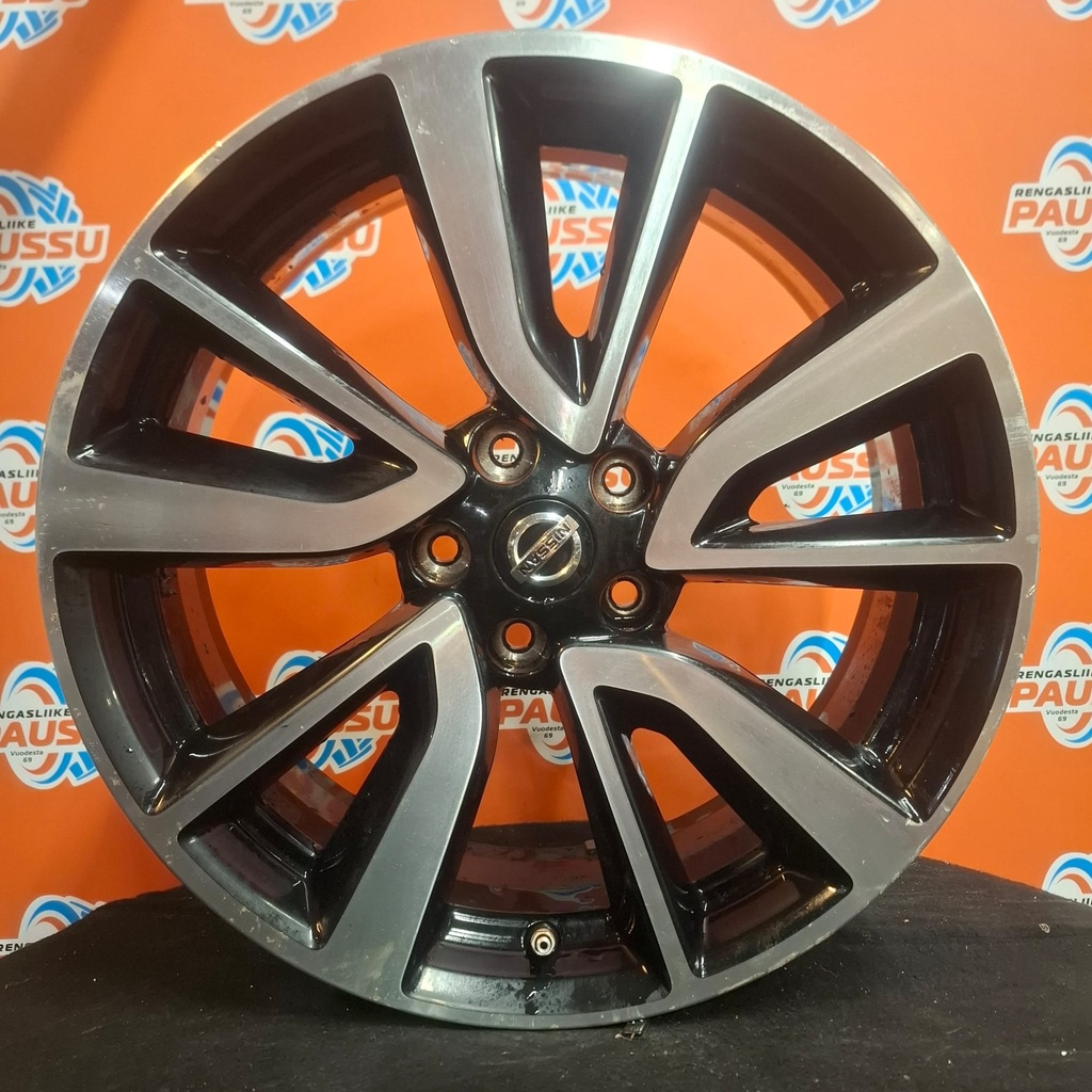 Käytetty NISSAN vannesarja 5x114,3 ET40 KR66,1 7x19"
