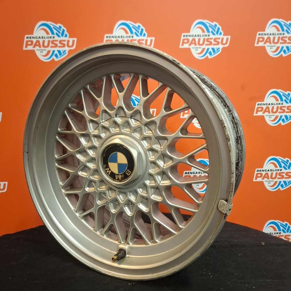Käytetty BMW Style 5 vannesarja 5x120 ET20 KR72,6 7x15"