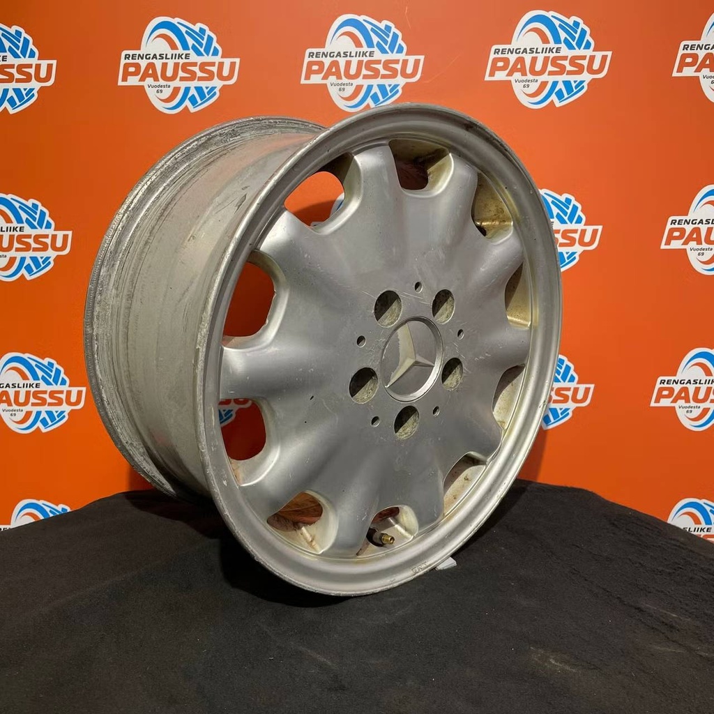 Käytetty MB vannesarja 5x112 ET 37 KR 66,6 7x15"(Pultin reijät 12mm)