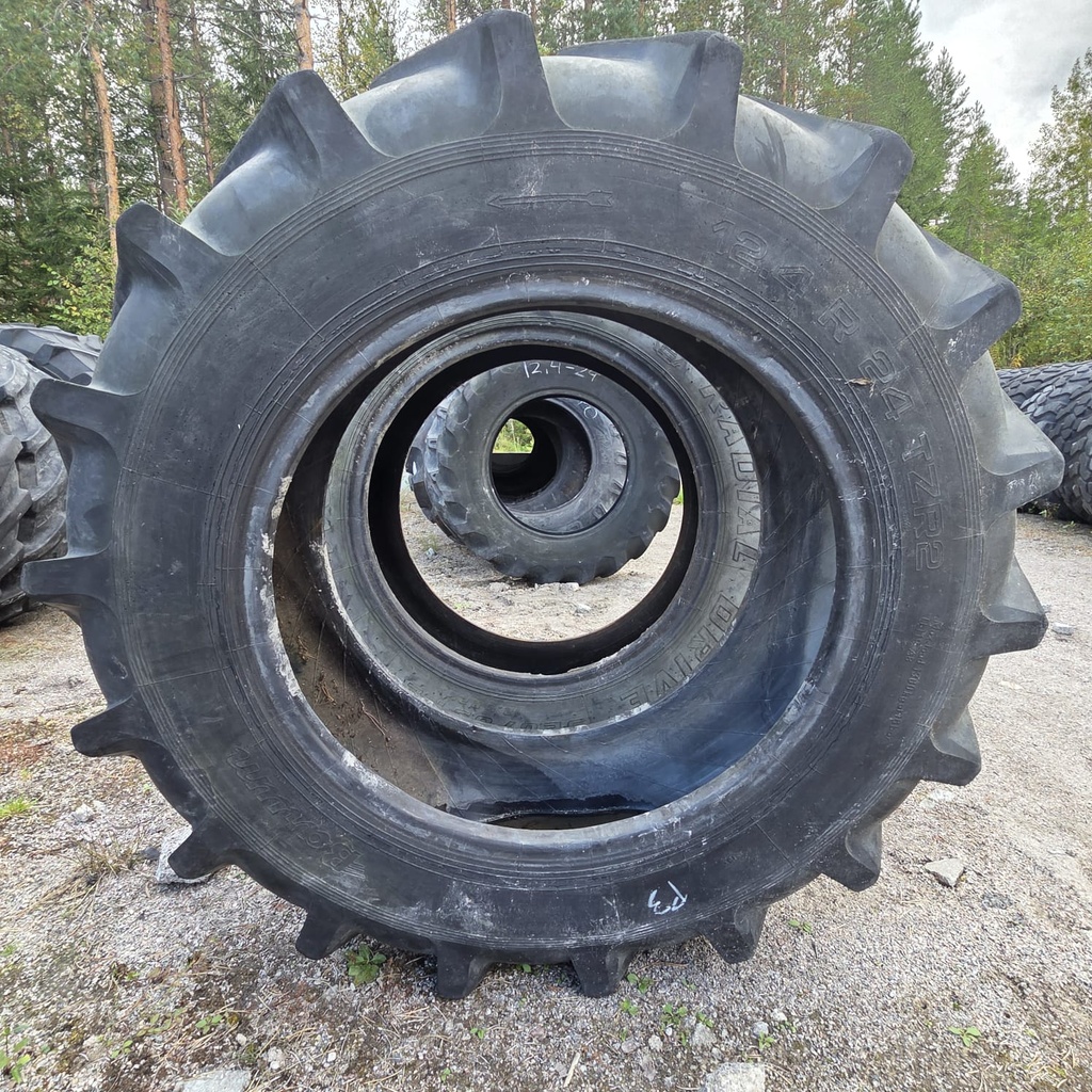320/85R24 (12.4R24) 119A8 Barum TZR2 Käytetty rengas 15mm DOT-98 (Kuivumaa)