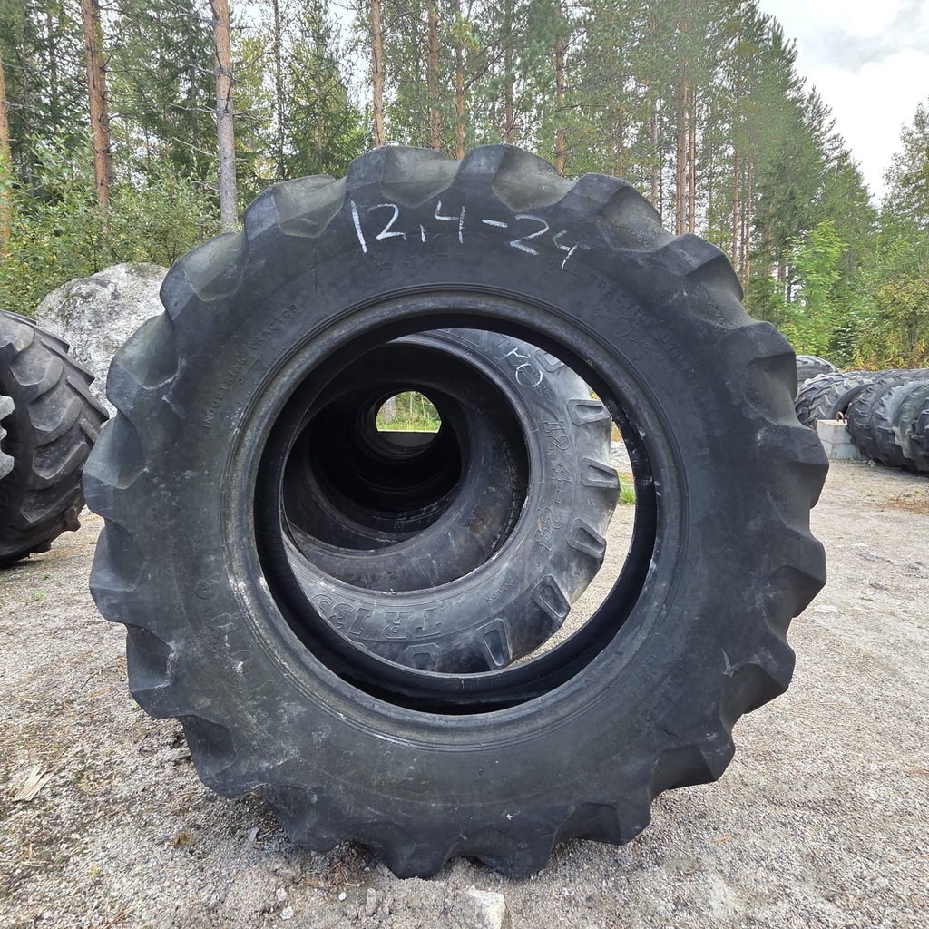 12.4-24 12PR Firestone Industrial Tractor Käytetty palapintarengas 4mm (Vanha, Kuivumaa, Epätasasesti kulunut)