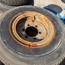 8.25R16 14pr ARMEIJAN VANHOJA RENKAITA VANTEELLA Pulttijako: 6x205 Keskireikä: 161mm  Offset: 0 (Merkkirenkaita, lähes ajamattomia, Vaha DOT)