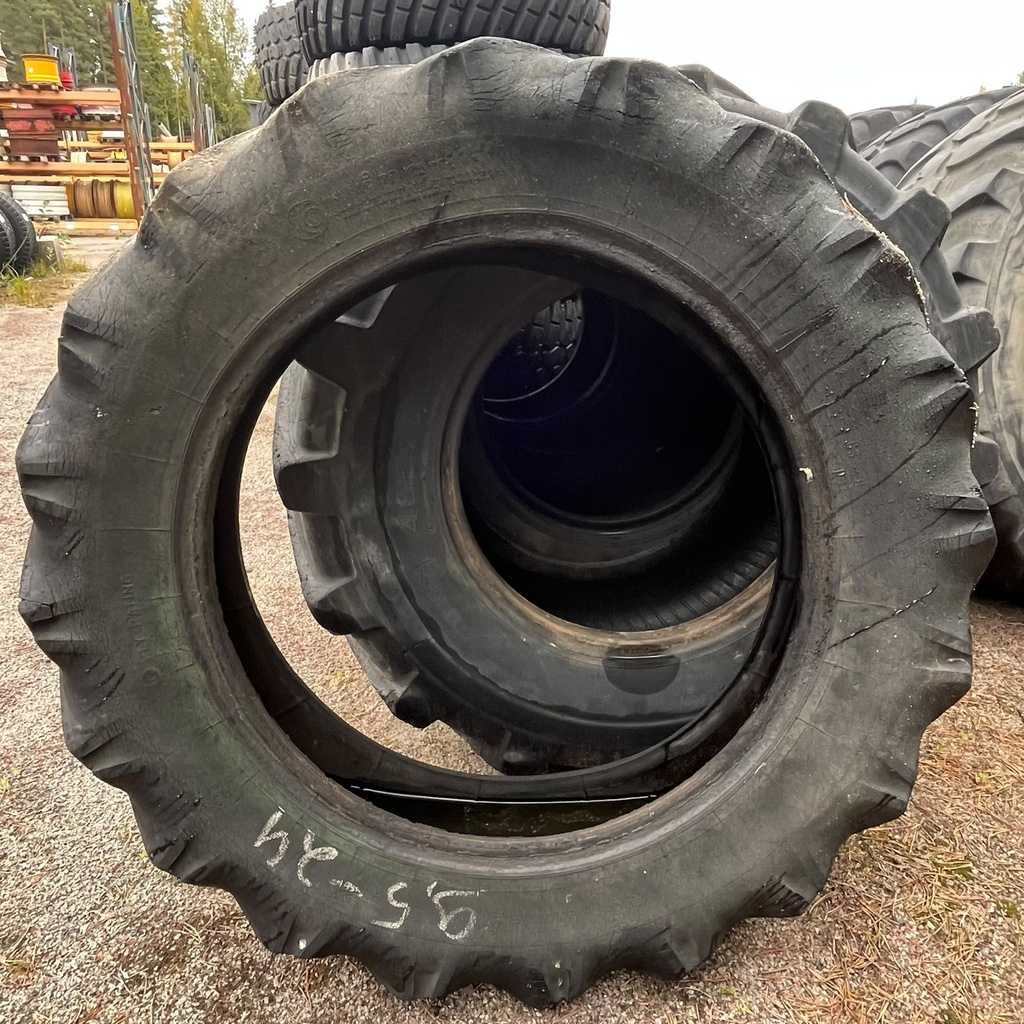 9.5-24 6Pr Continental R-1 Käytetty rengas Sileä (Vanha, Pykimää) EI TAKUUTA