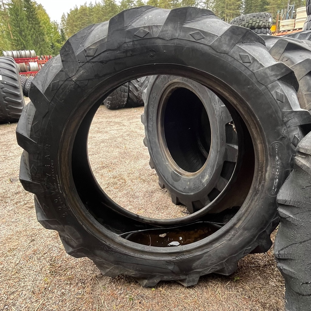 9.5-24 10PR GoodYear Sure Grip Tractor Käytetty rengas  5mm (Vanha, Halkeilua, kulunut epätasaisesti) EI TAKUUTA