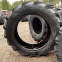 9.5-24 10PR GoodYear Sure Grip Tractor Käytetty rengas  5mm (Vanha, Halkeilua, kulunut epätasaisesti) EI TAKUUTA