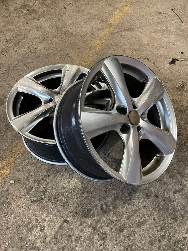 Käytetty AKUZA vannesarja 5x100 ET 44 KR 63,3 7.5x17"