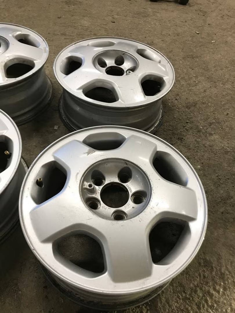 Käytetty vannesarja 5x110 ET 49 KR 65,1 6x15"