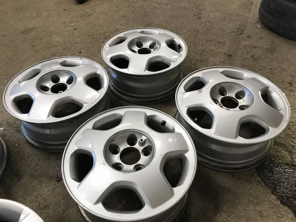 Käytetty vannesarja 5x110 ET 49 KR 65,1 6x15"