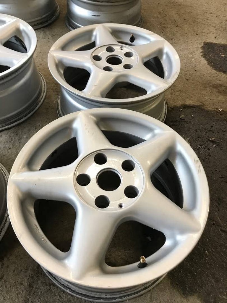 Käytetty DEZENT vannesarja 15"