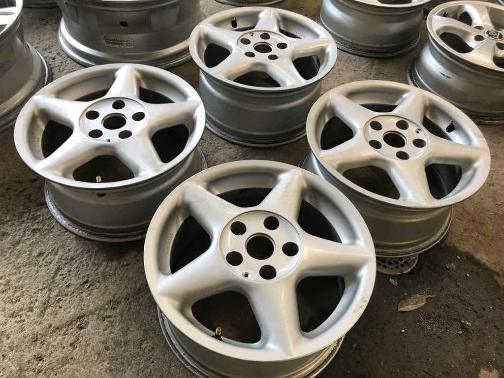 Käytetty DEZENT vannesarja 15"