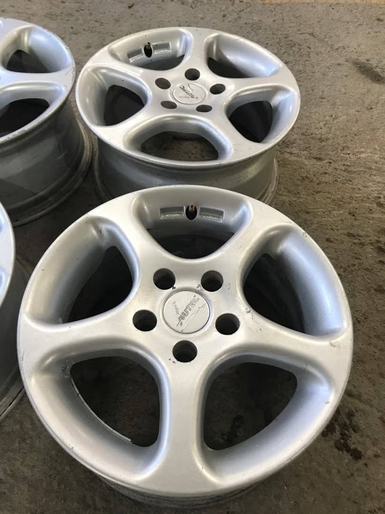 Käytetty vannesarja 5x110 ET 35 KR 70,1 7x15"