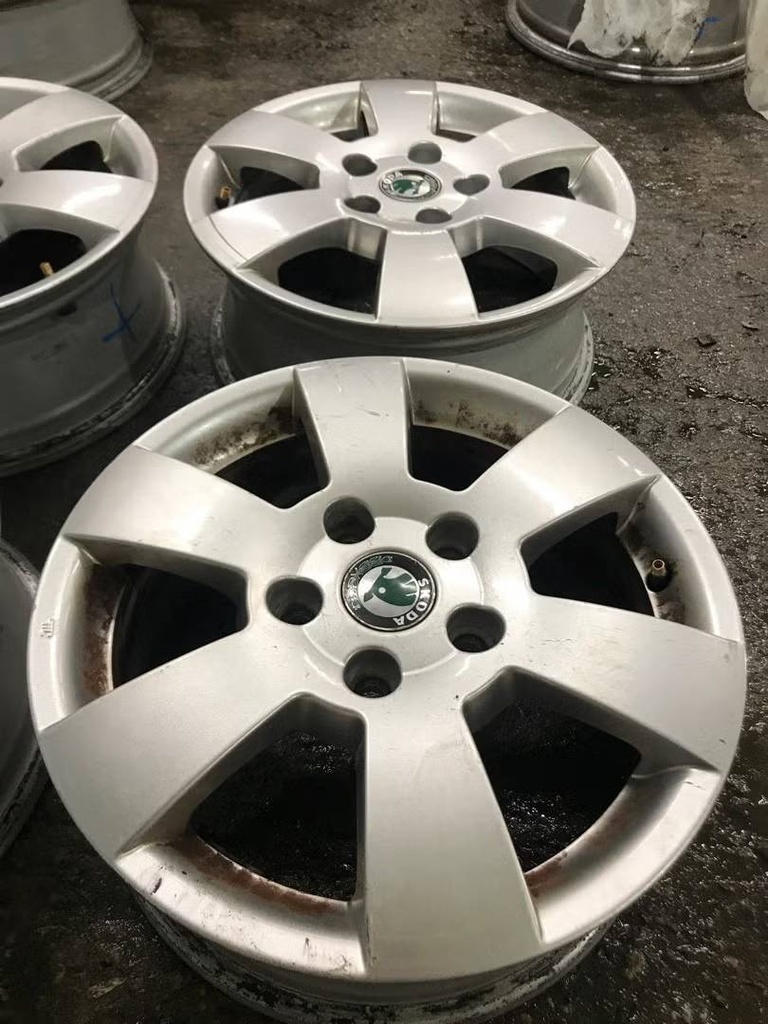 Käytetty SKODA vannesarja 5x112 ET 47 KR 57,1 6x15"