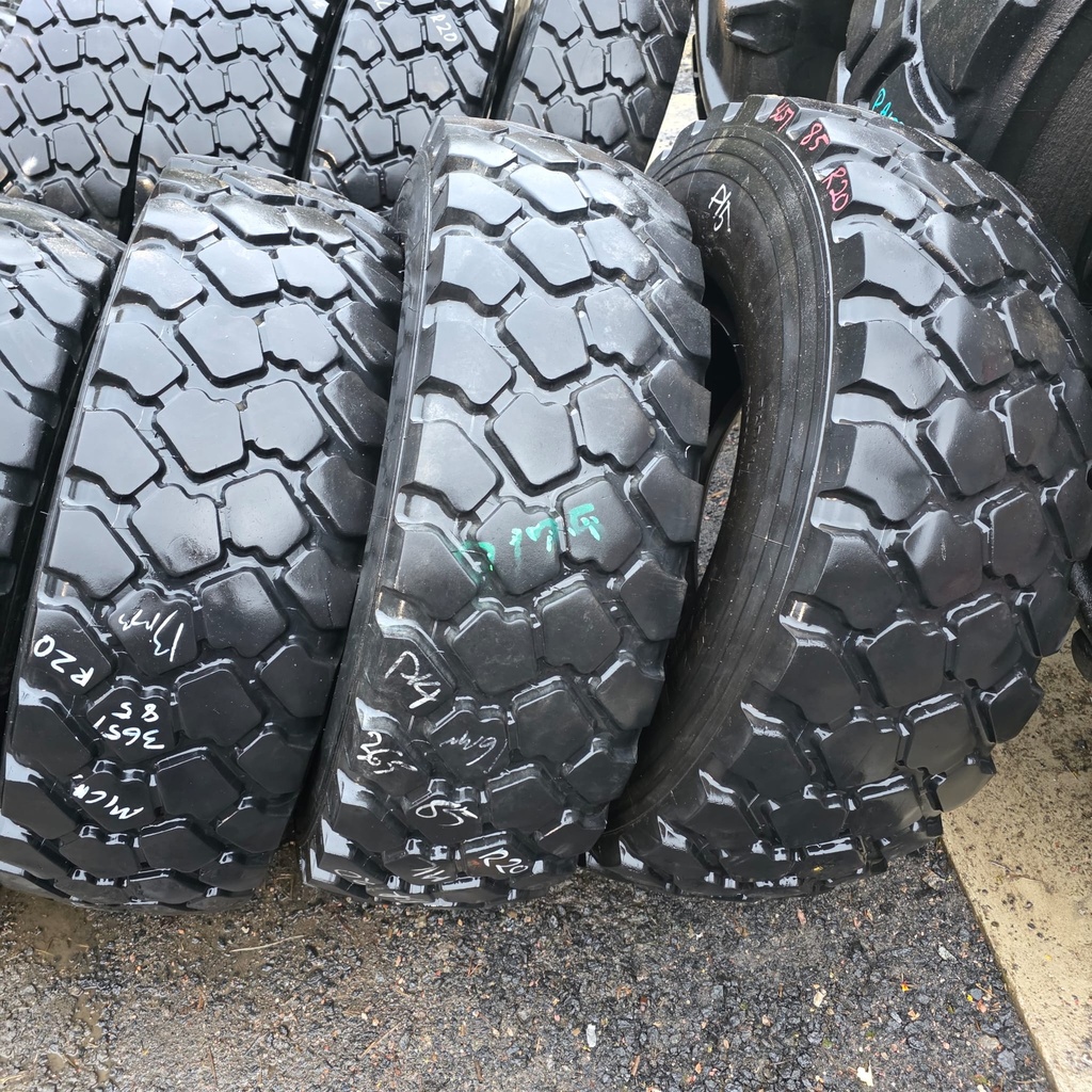 365/85R20 164G MICHELIN XZL Käytetty KA-rengas 13-15mm (pinta hieman epätasainen)