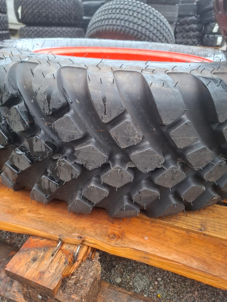 300/70R20 110A8 Galaxy Garden-Pro Ajamaton Vanteella jako: 6x152 keskireikä 110mm KUBOTA
